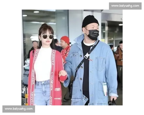 杜海涛沈梦辰伦敦返京，机场比心互动甜度超标